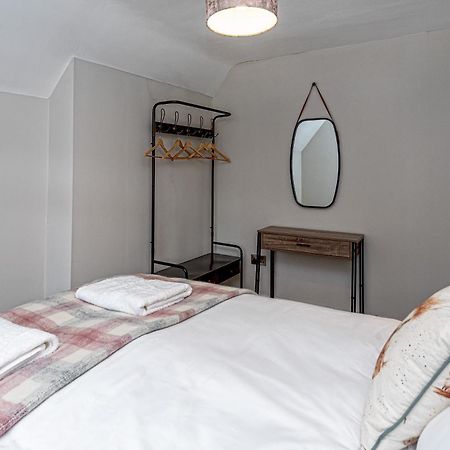 Character Townhouse In Town Centre & Superb Views Villa ดอลเกซเซย์ ภายนอก รูปภาพ