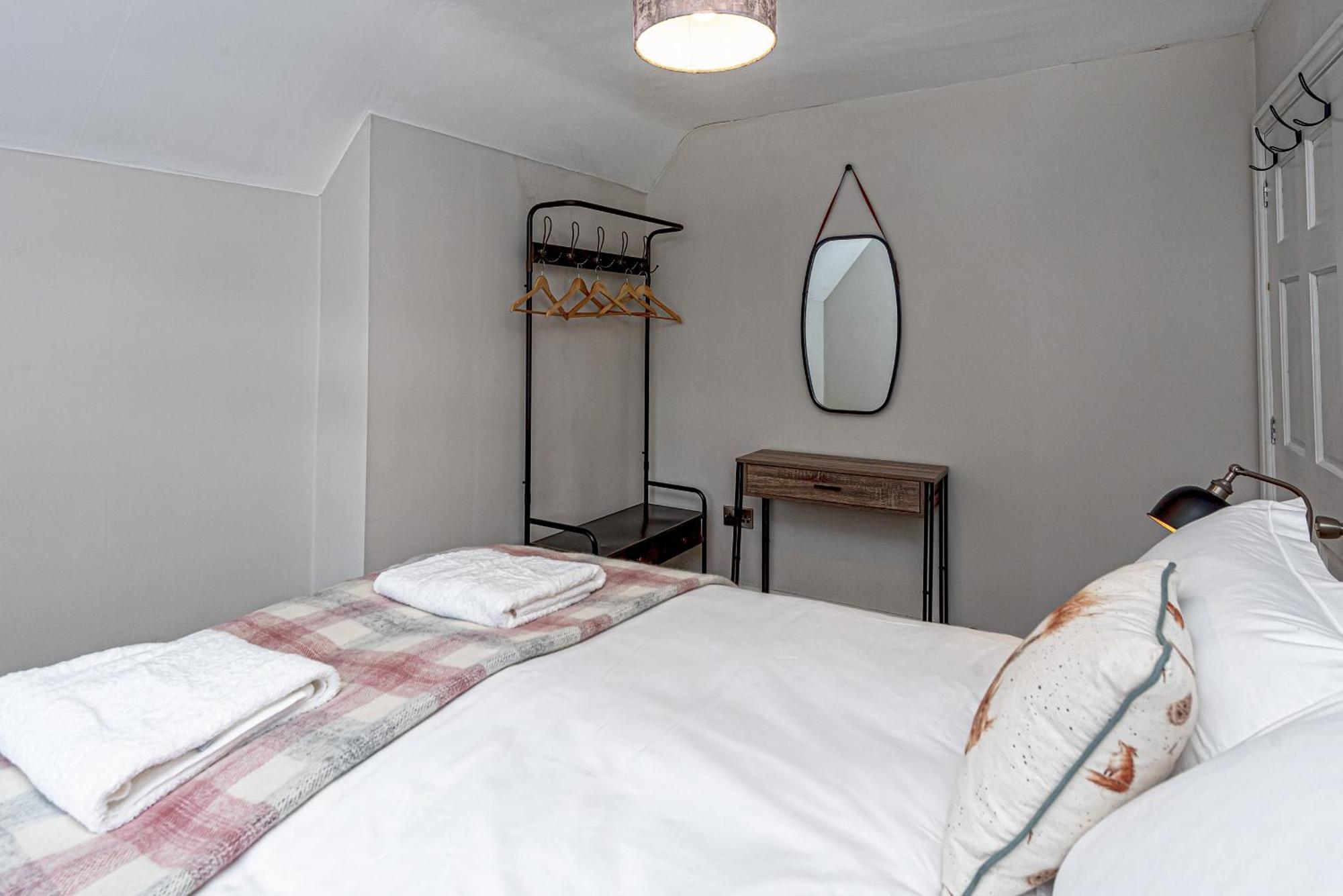 Character Townhouse In Town Centre & Superb Views Villa ดอลเกซเซย์ ภายนอก รูปภาพ