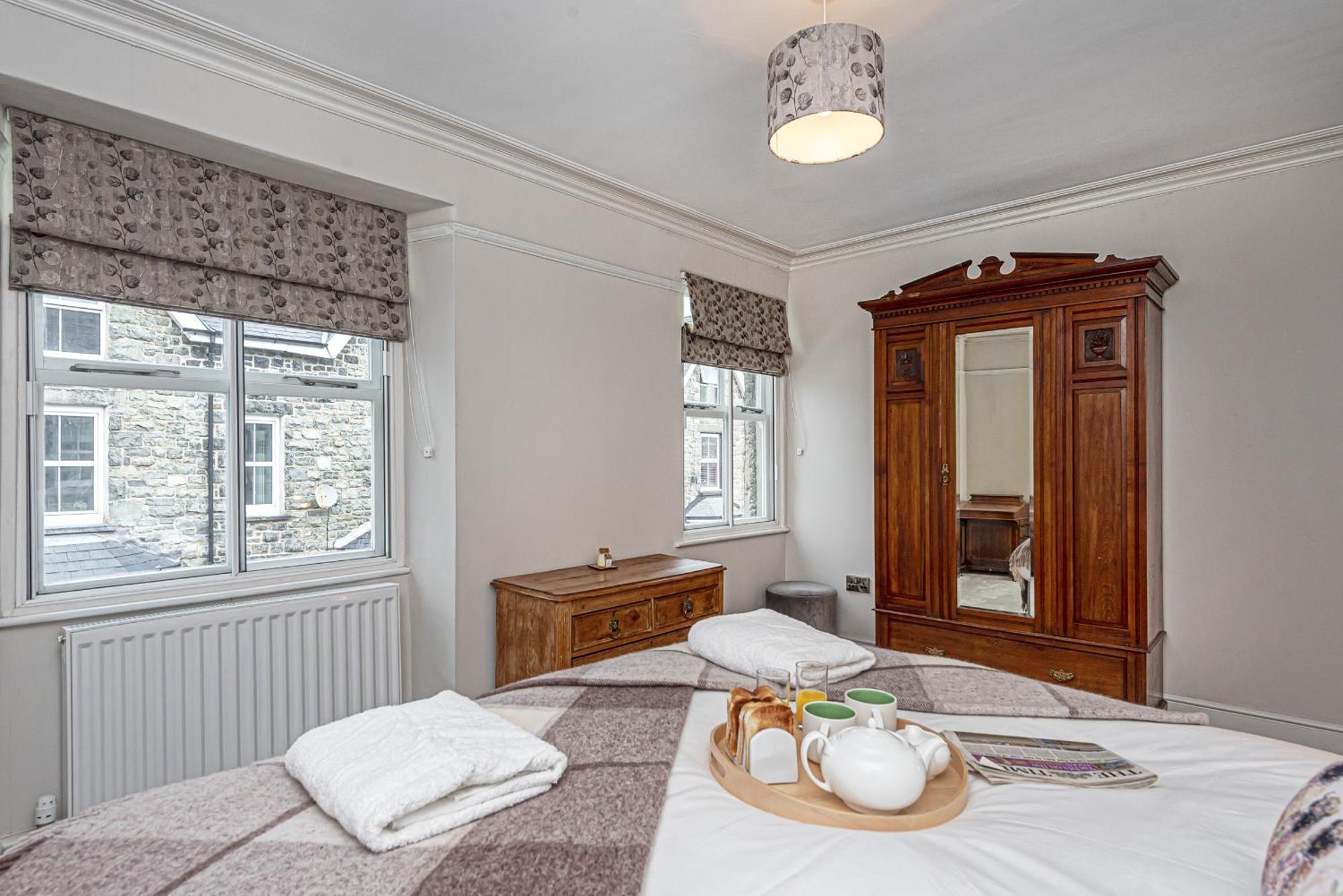 Character Townhouse In Town Centre & Superb Views Villa ดอลเกซเซย์ ภายนอก รูปภาพ